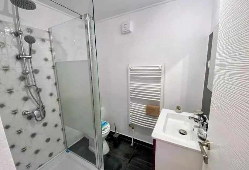 Majatalo Noah River House