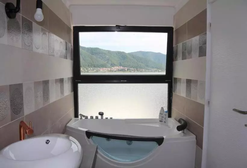 Majatalo Noah River House