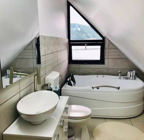 Majatalo Noah River House