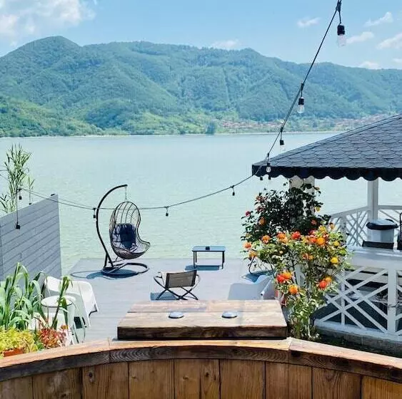 Majatalo Noah River House