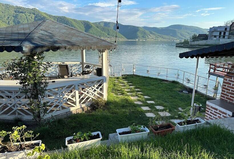 Пансион Noah River House