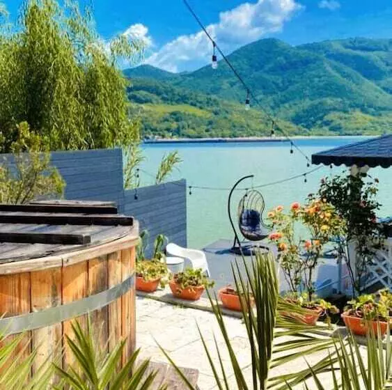 Majatalo Noah River House