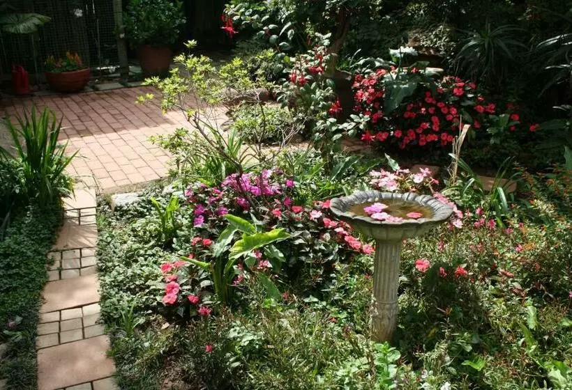 Majatalo Panda S Guest Cottages