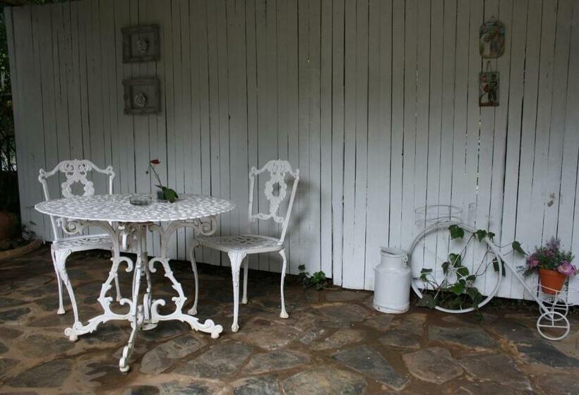 Пансион Panda S Guest Cottages