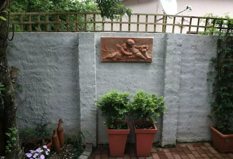 Majatalo Panda S Guest Cottages