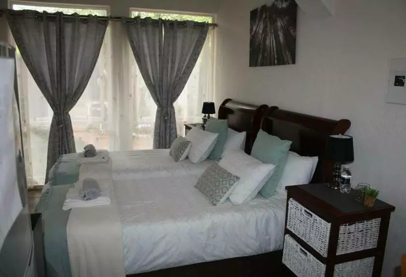 Majatalo Panda S Guest Cottages