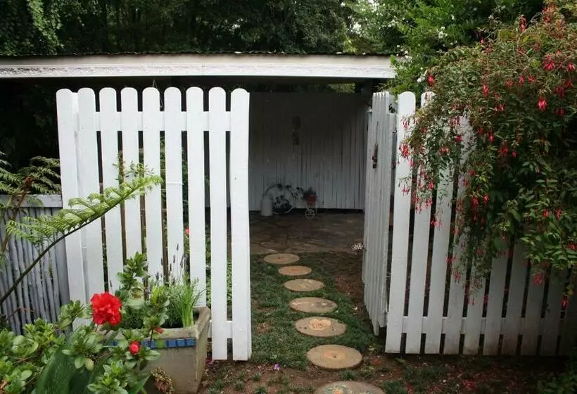 Majatalo Panda S Guest Cottages