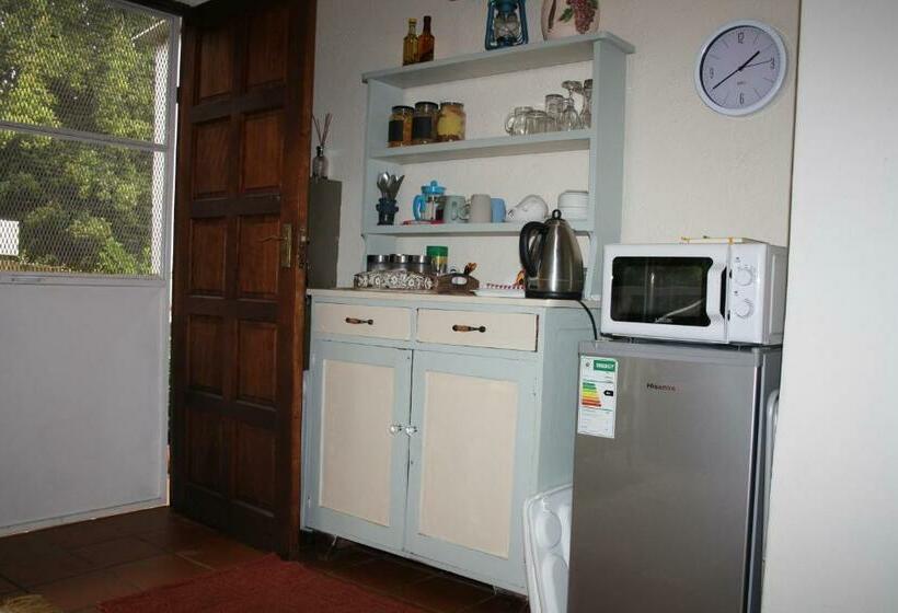 Пансион Panda S Guest Cottages