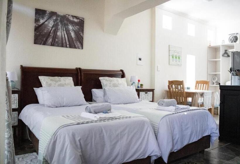 Пансион Panda S Guest Cottages