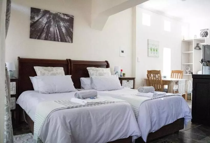 Majatalo Panda S Guest Cottages