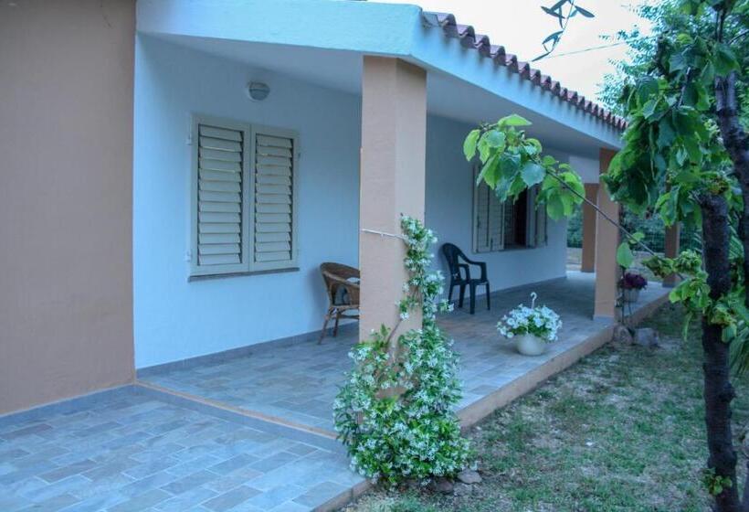 تختخواب و صبحانه Domo De Folas