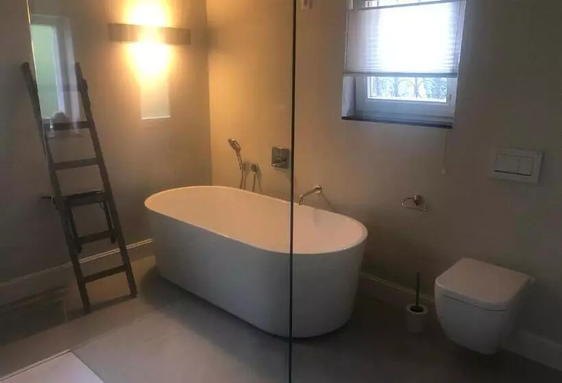 Aamiaismajoitus (B&B) Modern Palace Emma Staete