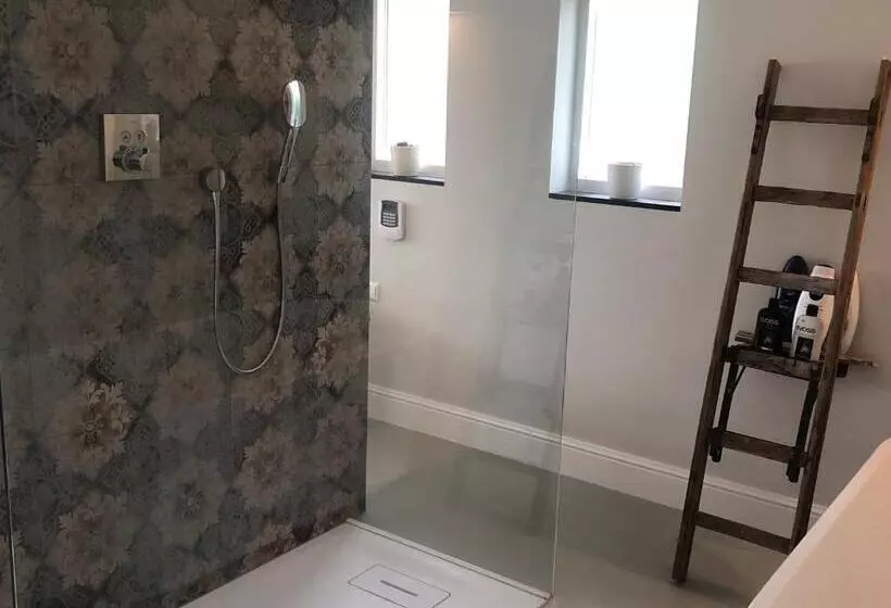 Aamiaismajoitus (B&B) Modern Palace Emma Staete