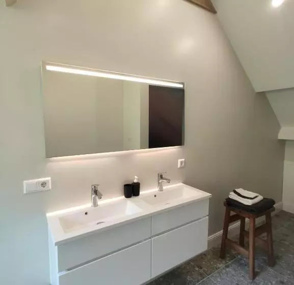 Aamiaismajoitus (B&B) Modern Palace Emma Staete