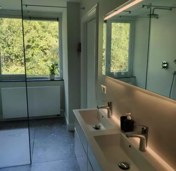 Aamiaismajoitus (B&B) Modern Palace Emma Staete