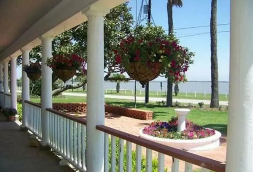 Aamiaismajoitus (B&B) The Peaceful Pelican Llc