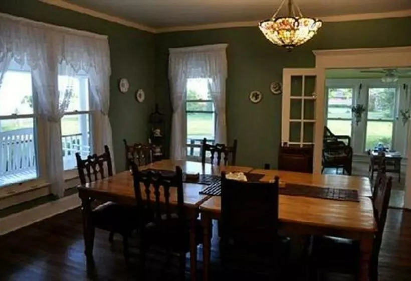 Aamiaismajoitus (B&B) The Peaceful Pelican Llc