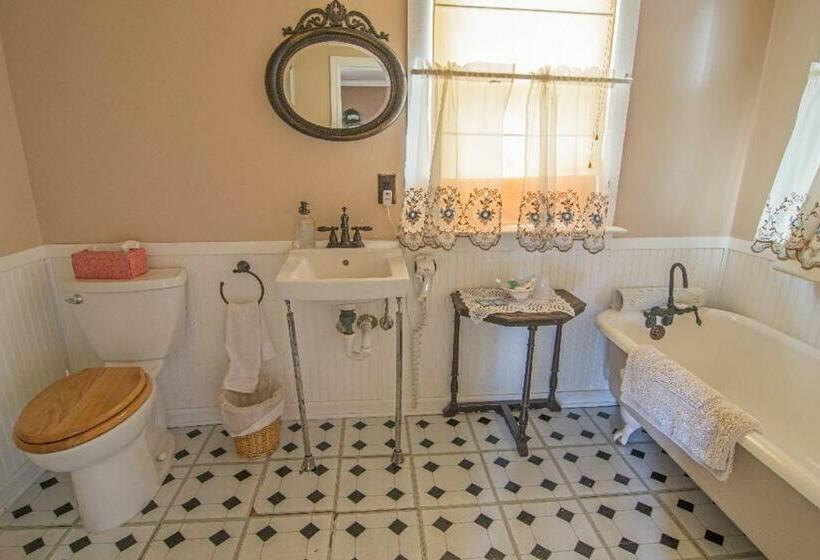 مبيت وإفطار The Peaceful Pelican Llc