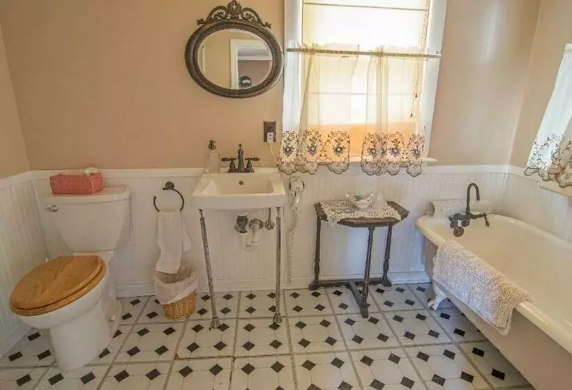 Aamiaismajoitus (B&B) The Peaceful Pelican Llc