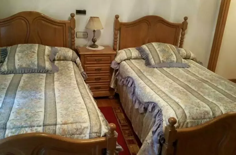 هتل Hostal La Parra