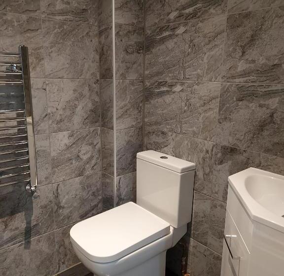 Pensione Apartment & Rooms In London