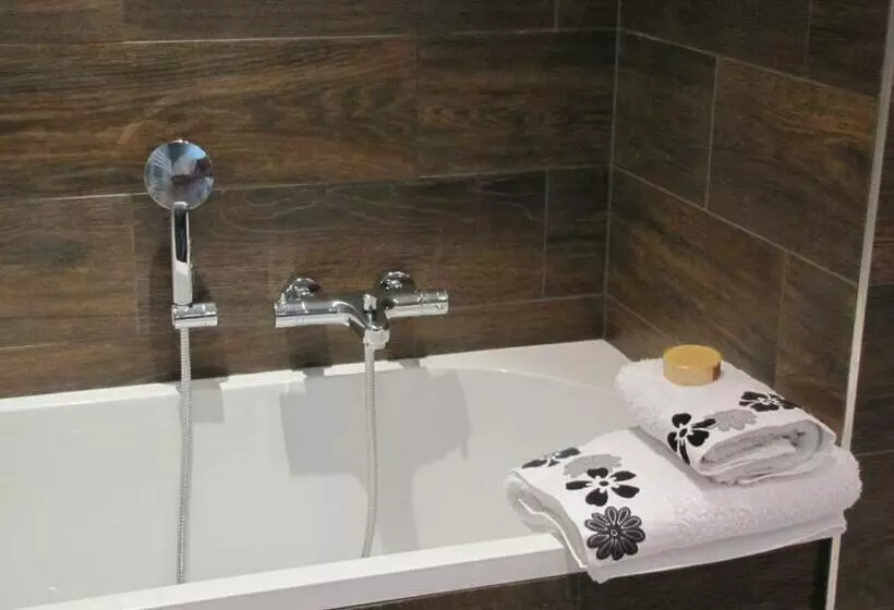 Aamiaismajoitus (B&B) Le Clos Des Roseaux