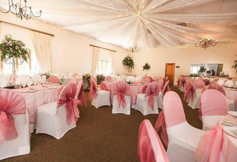 ホテル Blue Haze Country Lodge