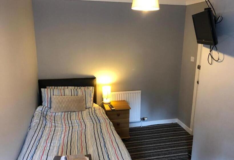 בית מלון כפרי Saracen Head