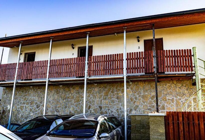 مُتل Penzion Kera