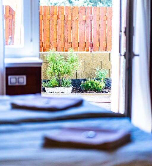 مُتل Penzion Kera