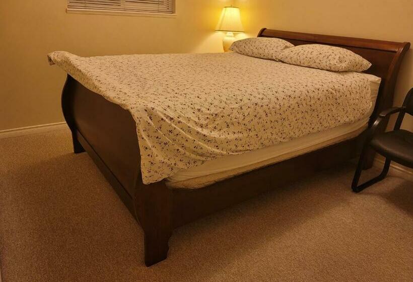 ペンション Decent Location Home