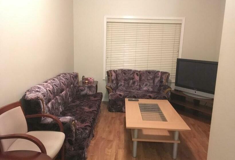 ペンション Decent Location Home