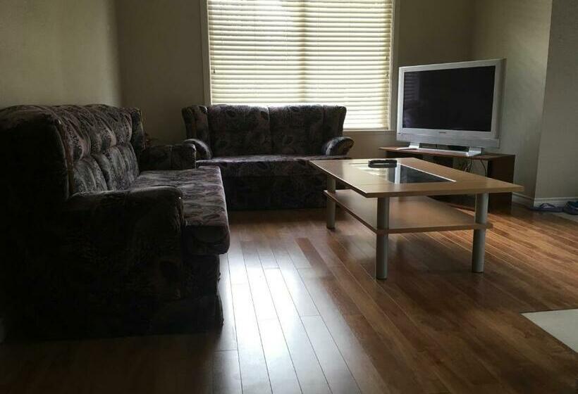 ペンション Decent Location Home