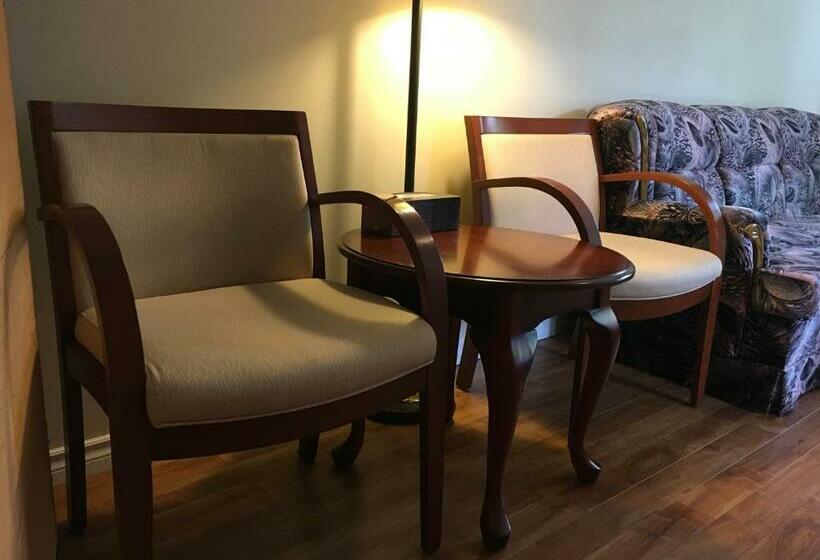 ペンション Decent Location Home