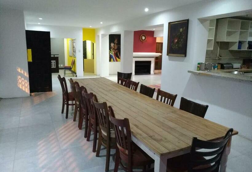 פנסיון Liziwe S Guest House