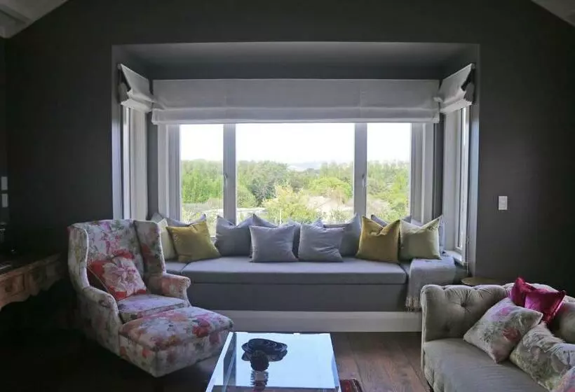 Majatalo Luxurious Escape,matakana
