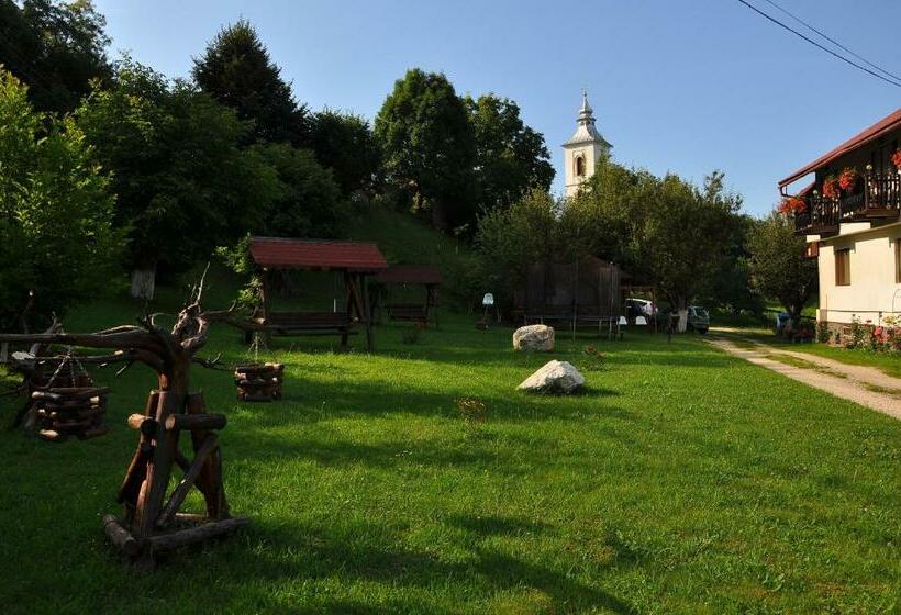 پانسیون Pel Flora