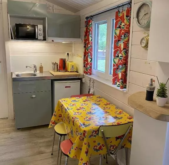 Aamiaismajoitus (B&B) Le Cabanon De Chessy