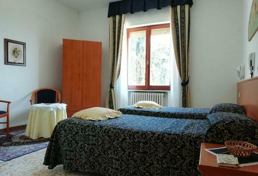 ホテル Albergo La Torre