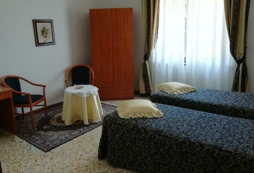 ホテル Albergo La Torre