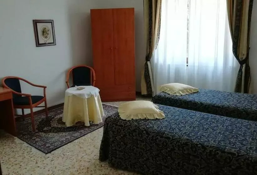 ホテル Albergo La Torre