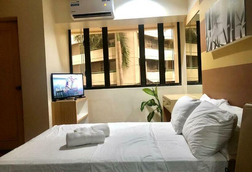 Modern Studio In Greenbelt