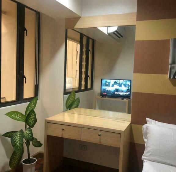 Modern Studio In Greenbelt