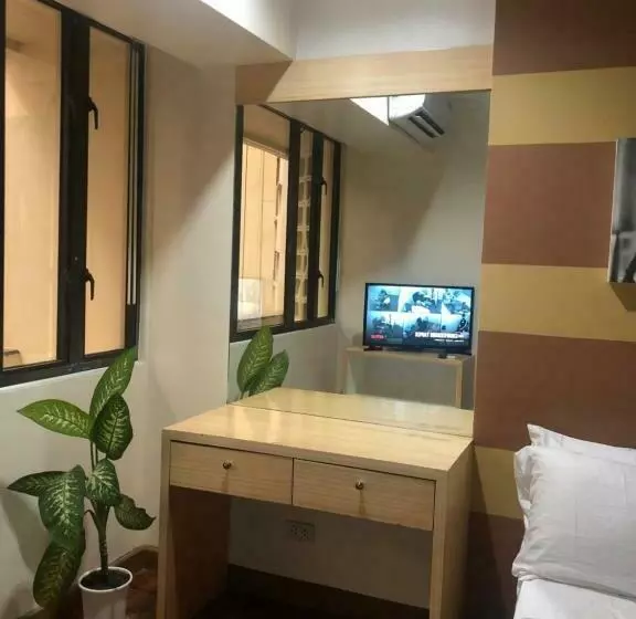 Modern Studio In Greenbelt