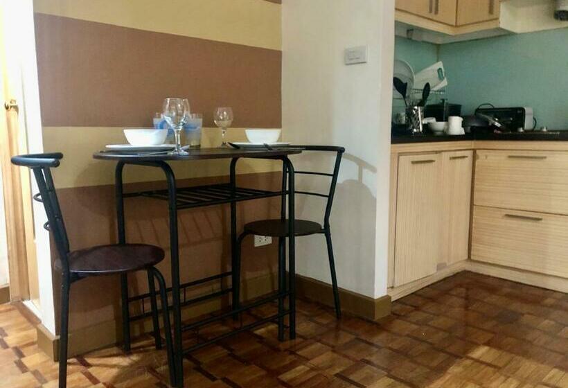 Modern Studio In Greenbelt