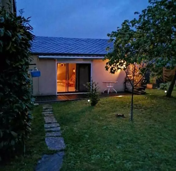 Majatalo Chez Pat & Mat