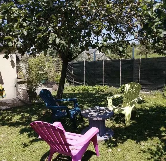 Majatalo Chez Pat & Mat