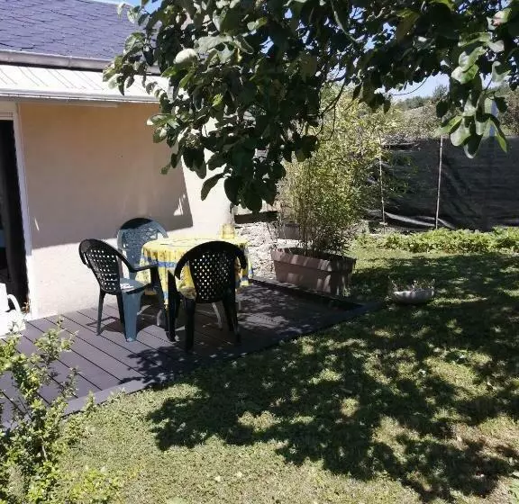 Majatalo Chez Pat & Mat