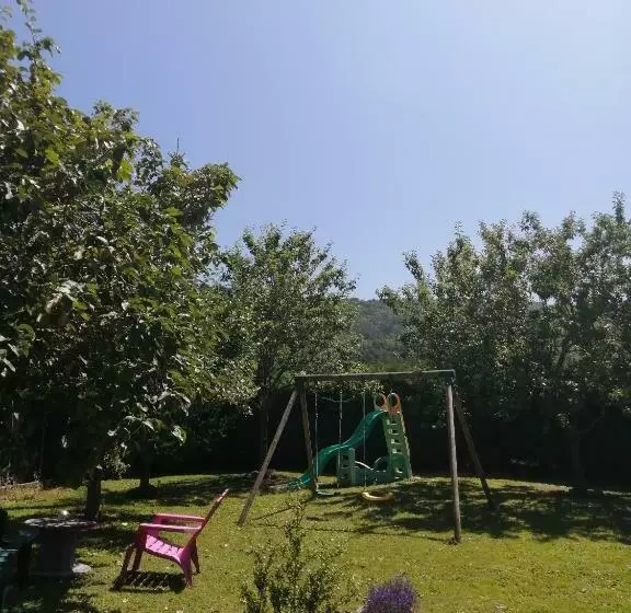 Majatalo Chez Pat & Mat