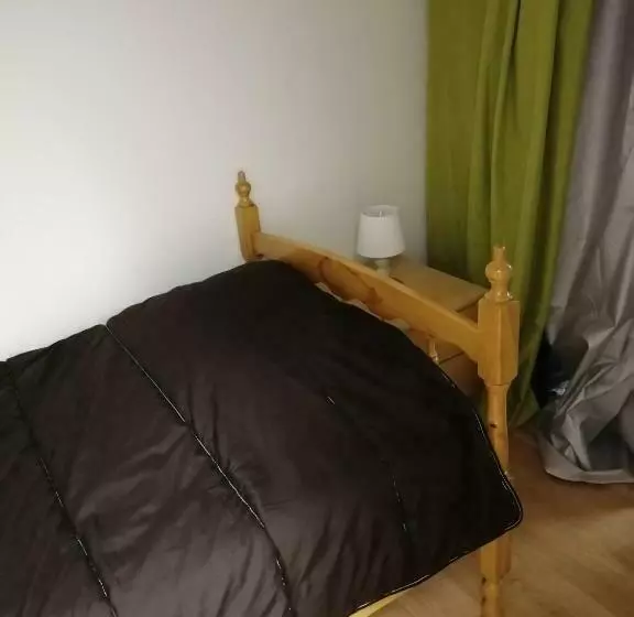 Majatalo Chez Pat & Mat